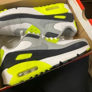 Nike boys air max 270